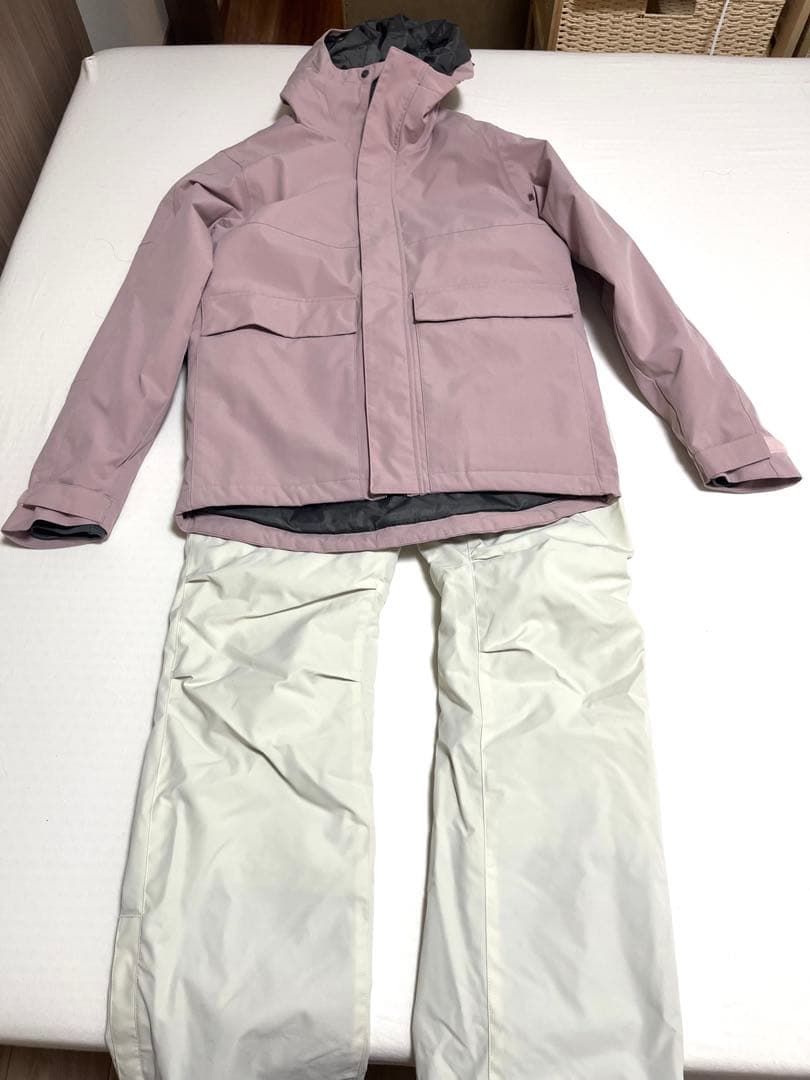 女性用スノーボードウェア上下セット　DLITE ピンク　ホワイト