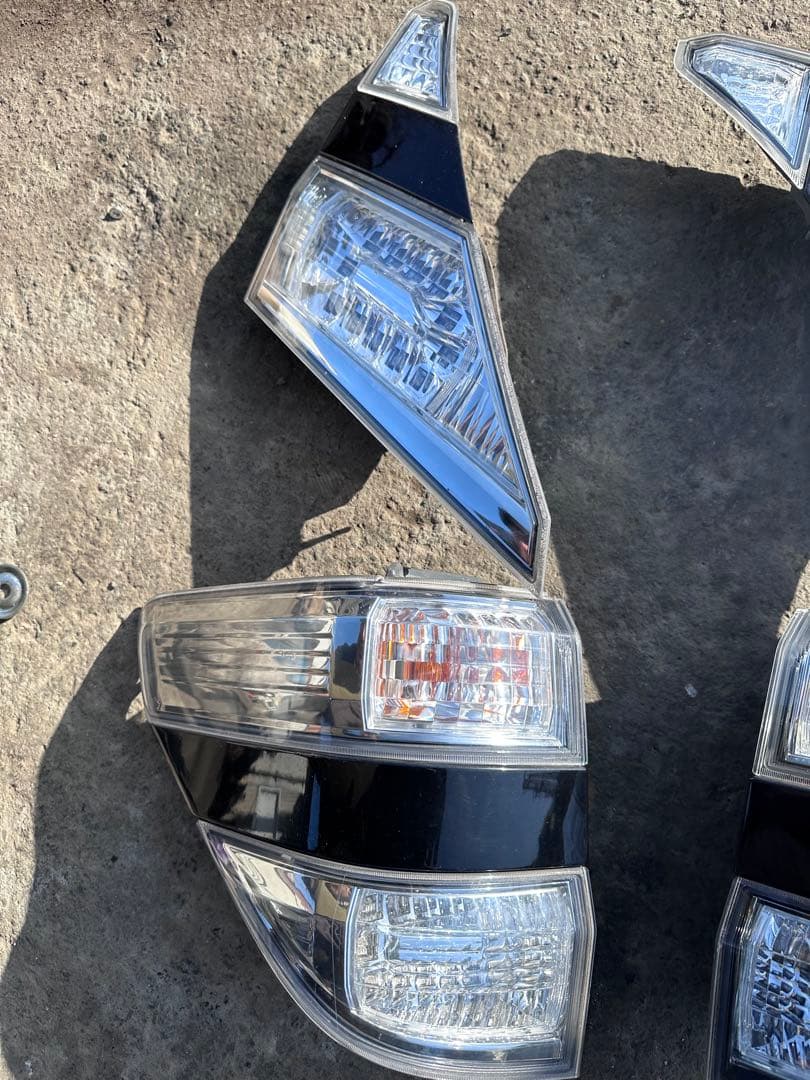 トヨタ　20 　ヴェルファイア　テールランプ　右左セット