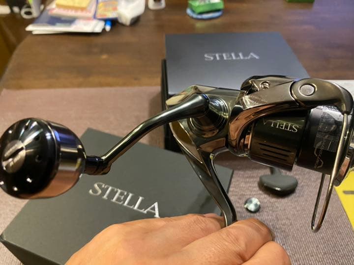 未使用22ステラ4000MHG カスタムハンドルノブ付きリールスタンド付き