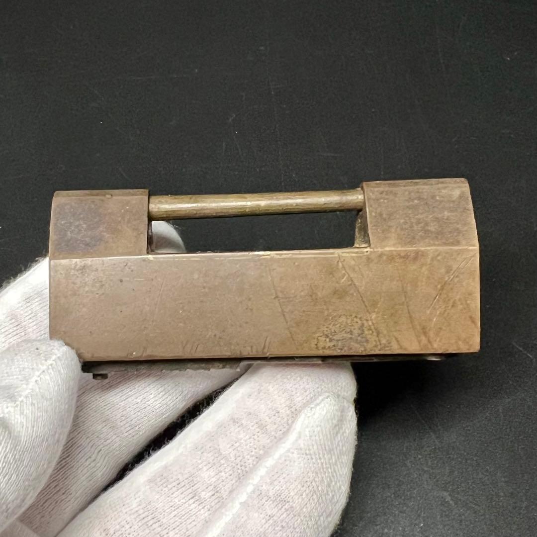 ◎古道具 庵々◎清末〜民国期 真鍮製カラクリ錠前 剣文様 ビットキー付◎珍品中国