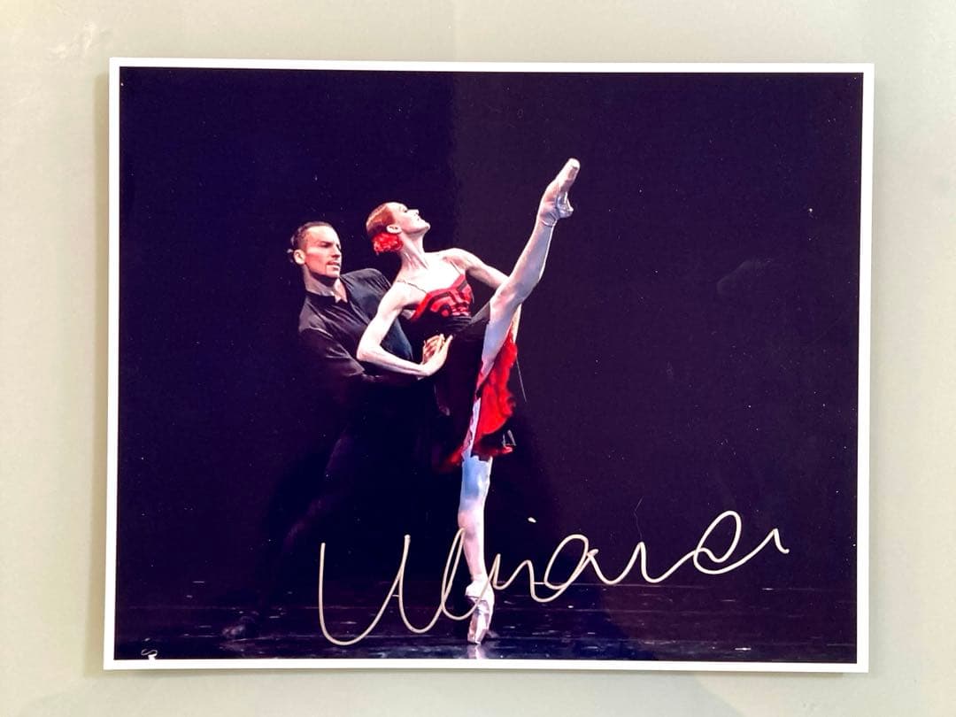 ウリヤナ・ロパートキナ直筆サイン入り超大型写真…