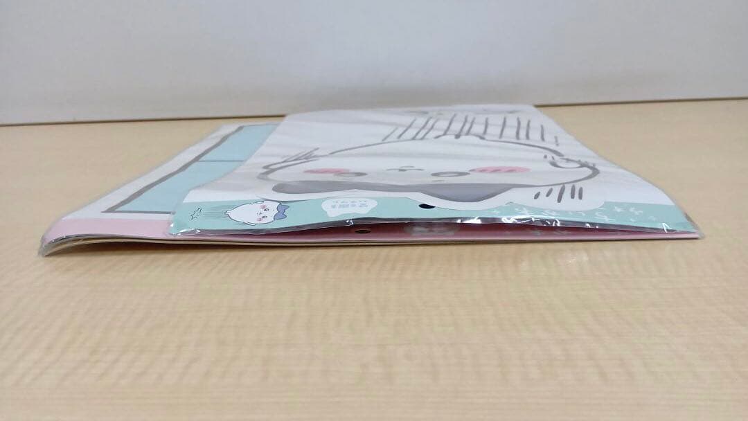 ❶ちいかわ ウォールステッカー 窓から覗く 3種 壁を蹴るハチワレ