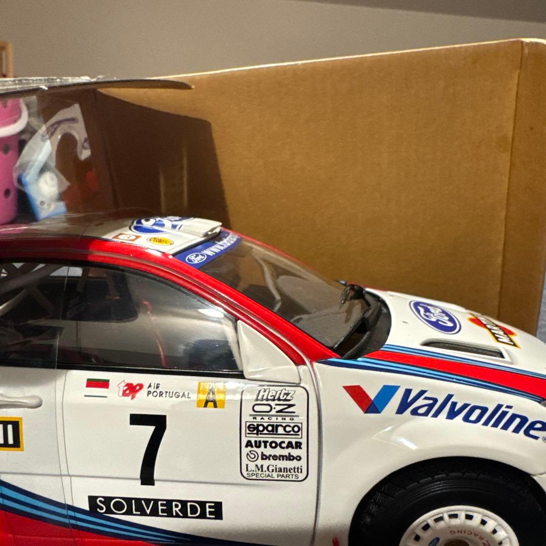 AUTOart Ford 1/18 スケールモデル