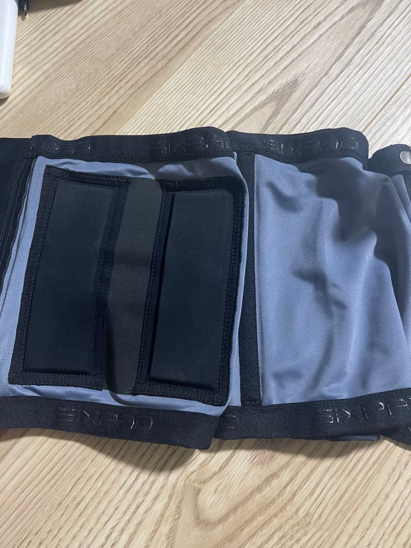 SIXPAD EMS腹筋トレーニングデバイス　Mサイズ