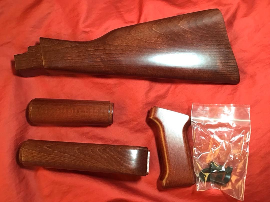 メーカー不明　 実物AK用木製グリップ・ストック・ハンドガードセット 新品