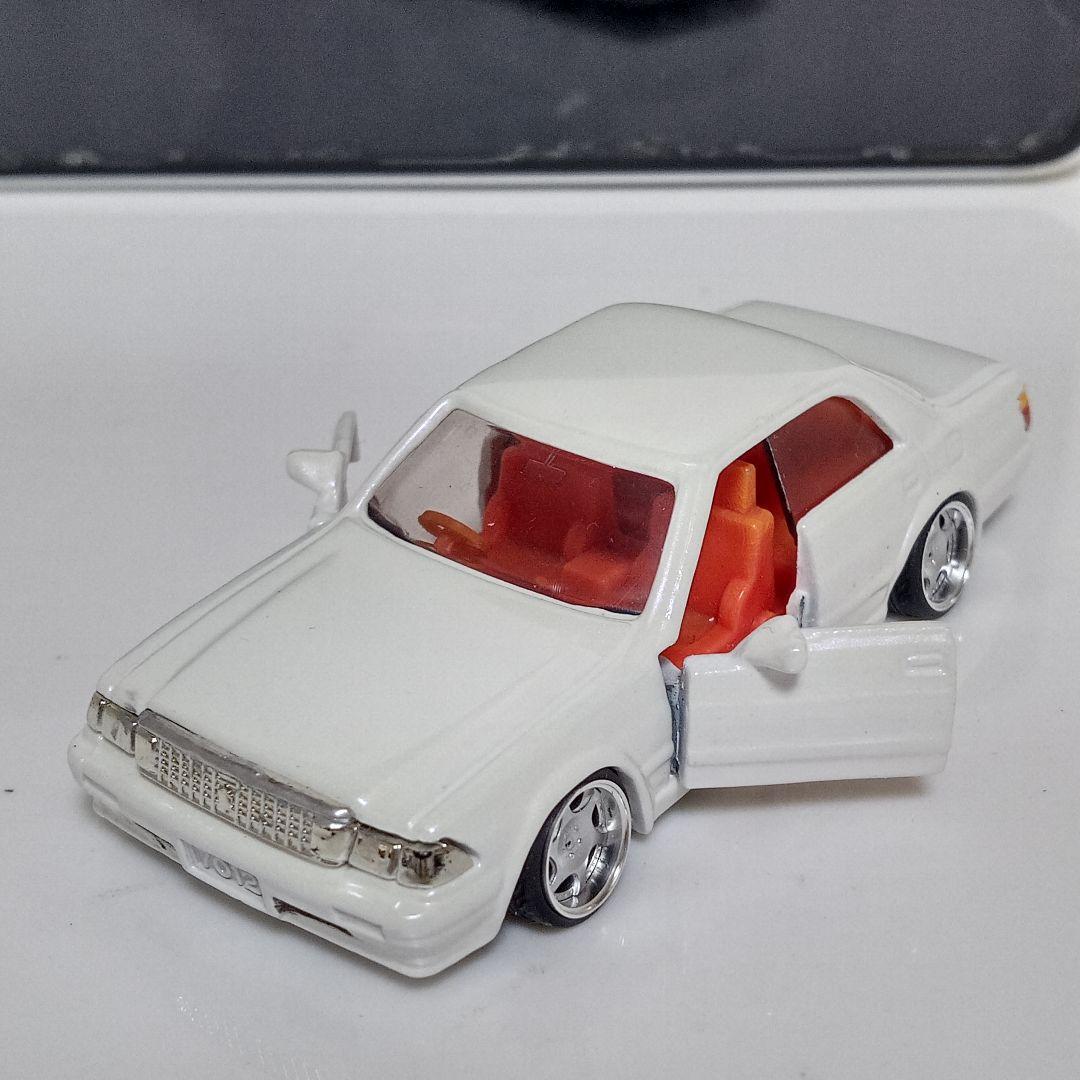 トミカ 廃盤 13クラウン 改 パールホワイト全塗装