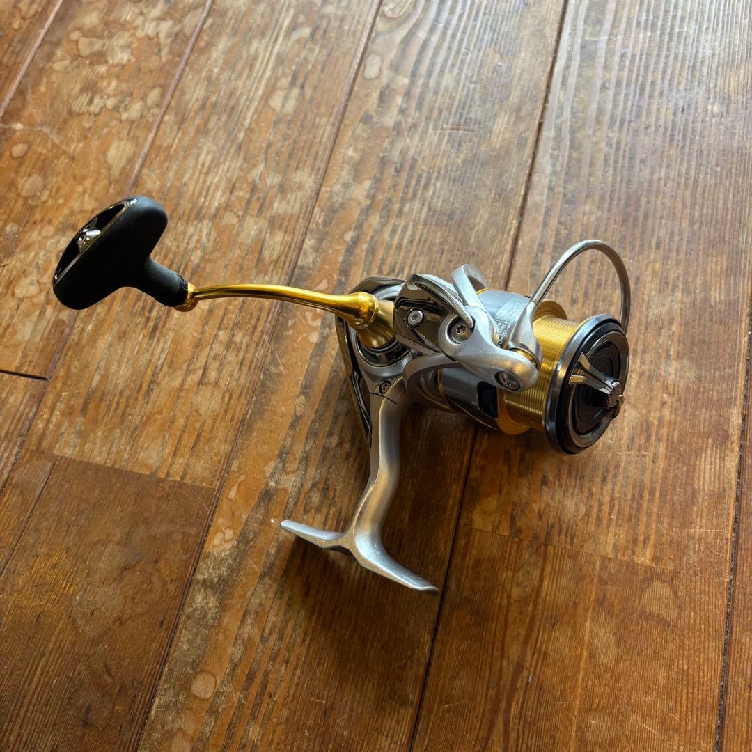 美品 DAIWA FREAMS LT3000D-C スピニングリール