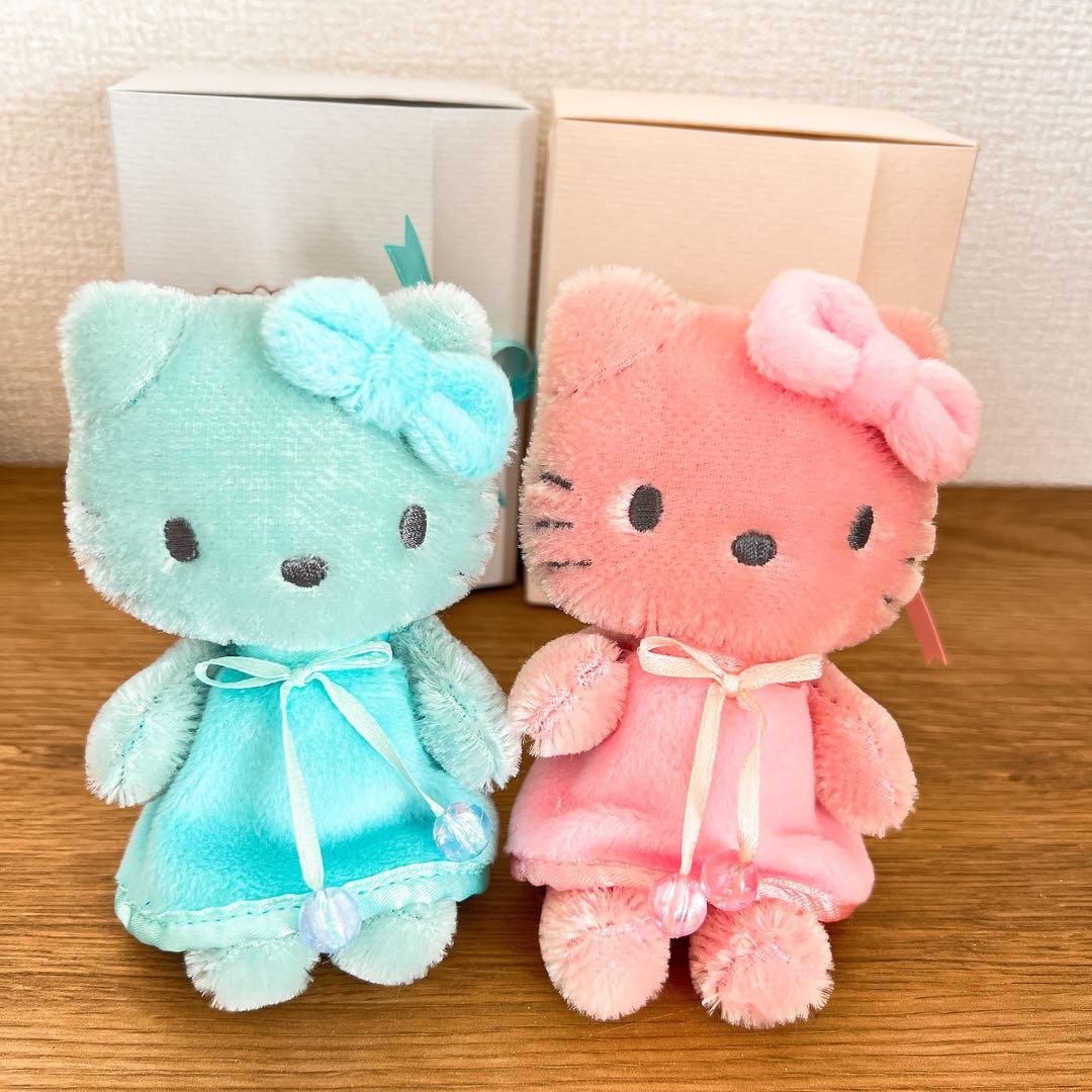 Sanrio ハローキティ　vivitix モヘアドール　ピンク　ブルー