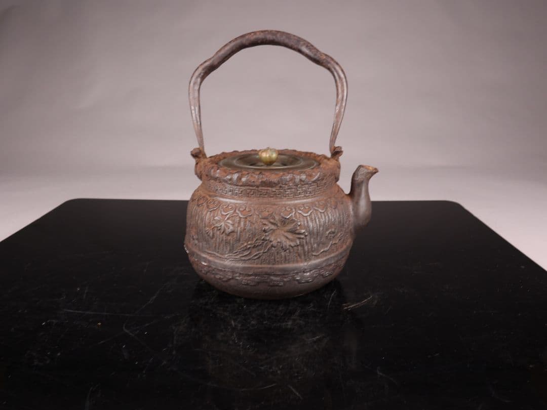 A548 鉄瓶 【大国寿朗造】 蓮文銅蓋 湯沸 重量2182g 1600ml