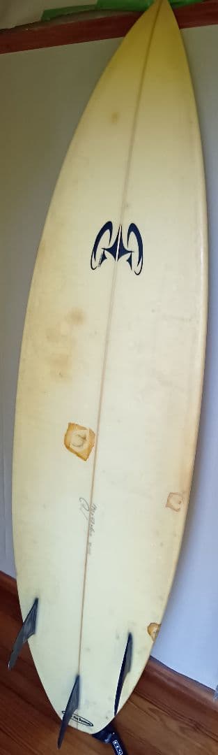 送料込みSOARサーフボード 190cmフィン付き