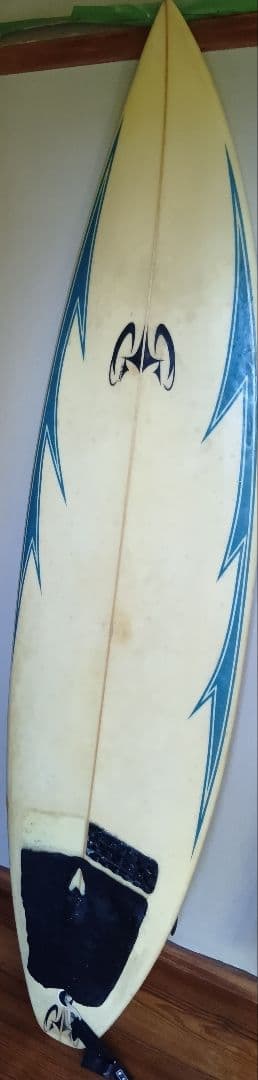 送料込みSOARサーフボード 190cmフィン付き