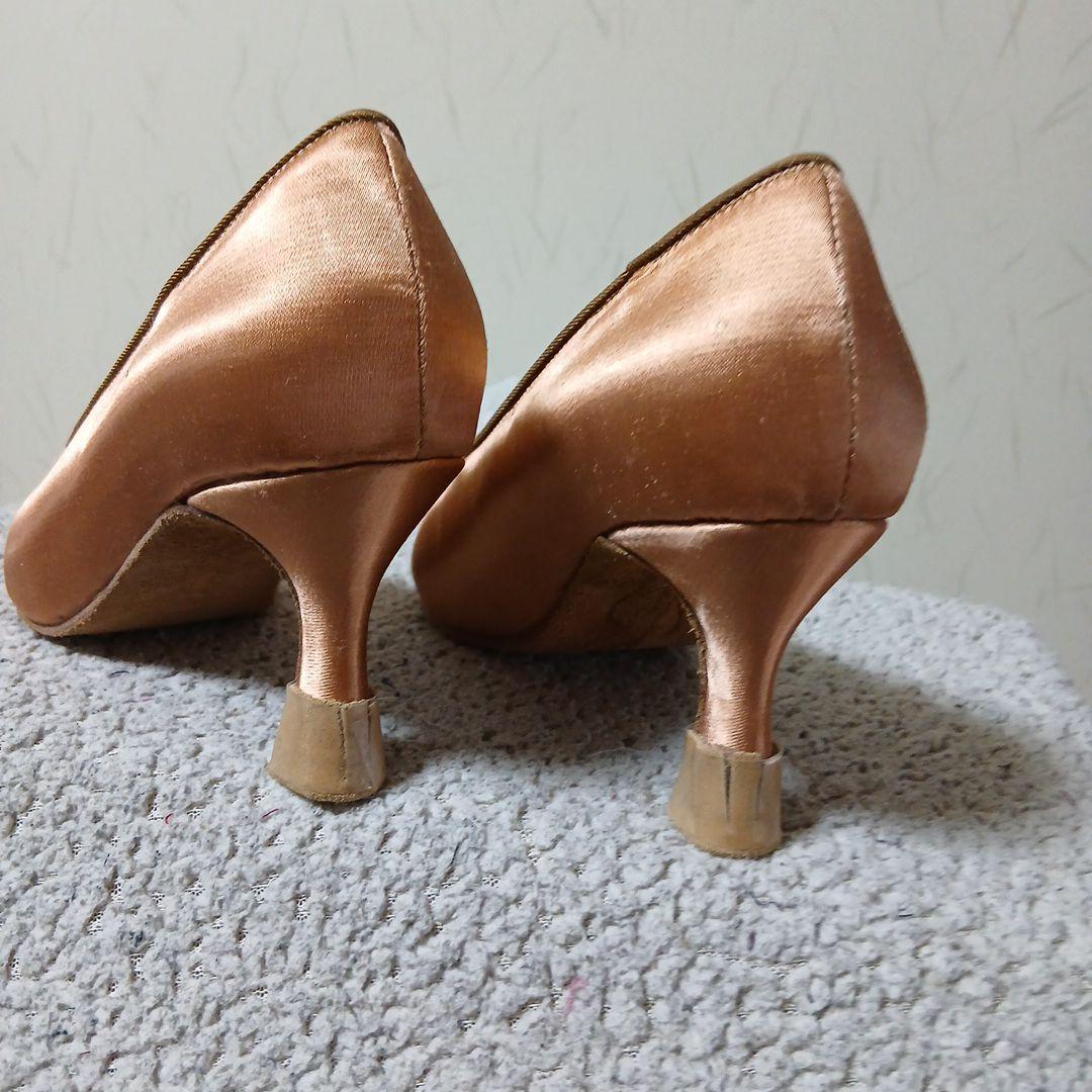 社交ダンス用ベージュシューズ