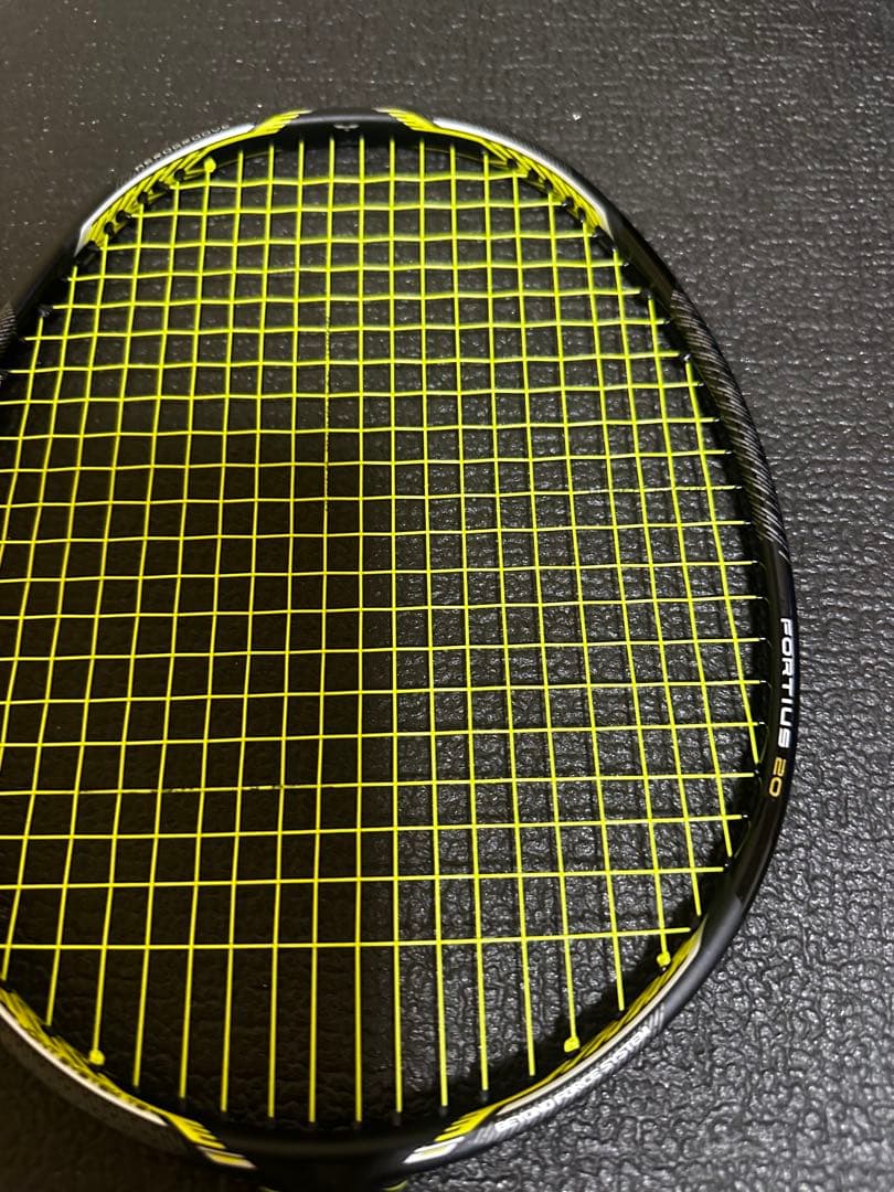 バドミントンラケット　 フォルティウス２０　2本