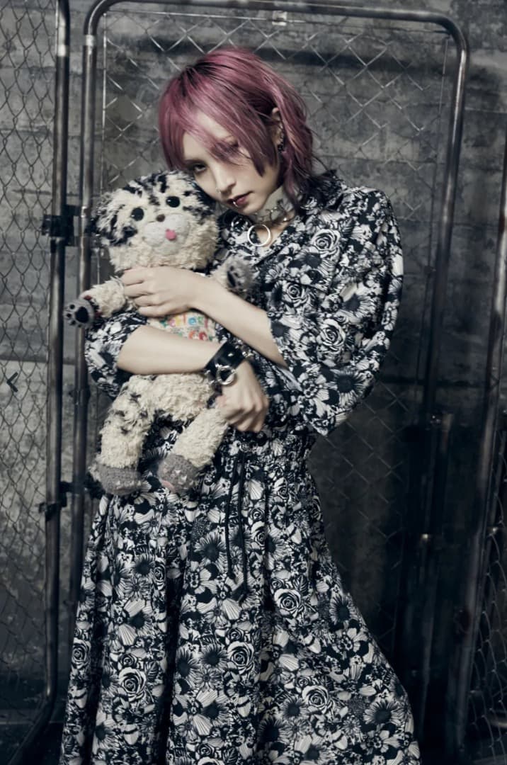 新品タグつき上下2点セットアップ　花柄スカート　花柄開襟シャツ　LiSA ROY