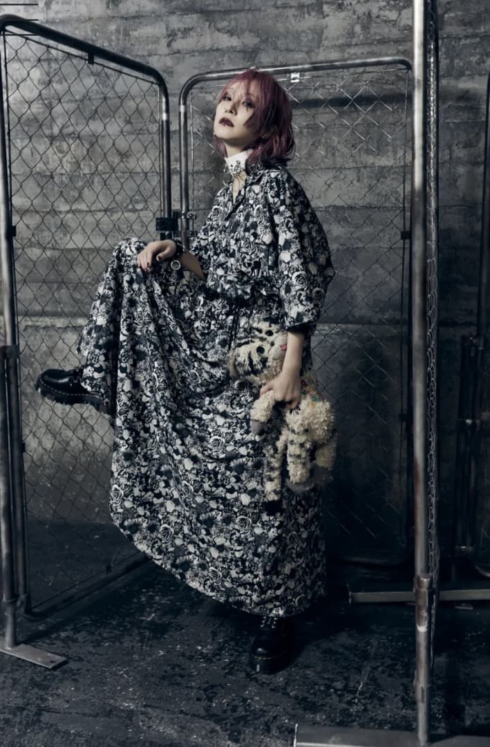 新品タグつき上下2点セットアップ　花柄スカート　花柄開襟シャツ　LiSA ROY