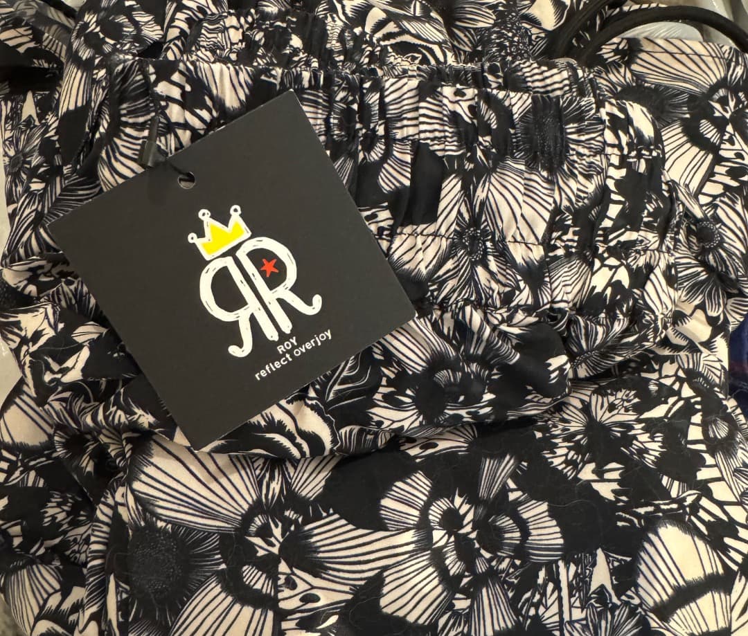 新品タグつき上下2点セットアップ　花柄スカート　花柄開襟シャツ　LiSA ROY