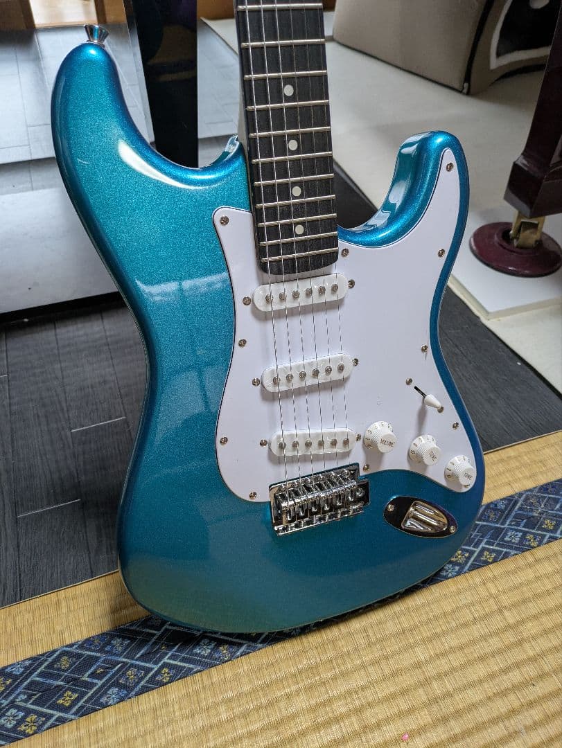 フォトジェニック　エレキギター　ストラトキャスタータイプ　ライトブルーメタリック