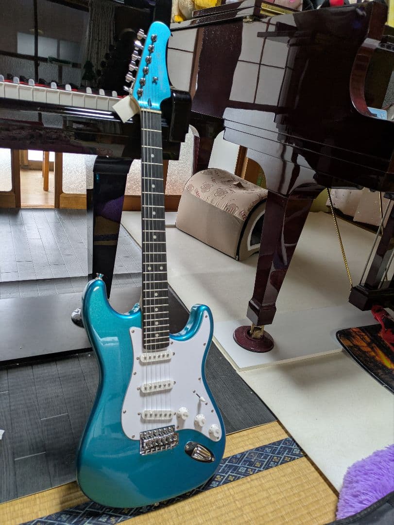 フォトジェニック　エレキギター　ストラトキャスタータイプ　ライトブルーメタリック
