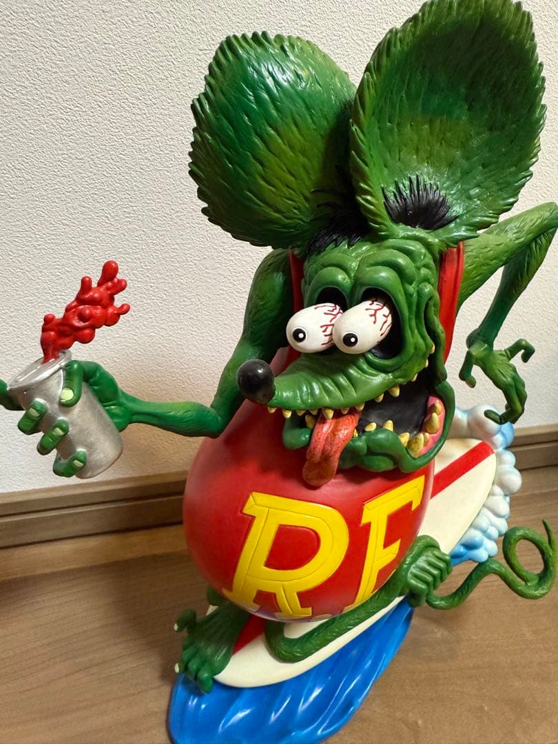 希少ラットフィンクサーフィンフィギュア