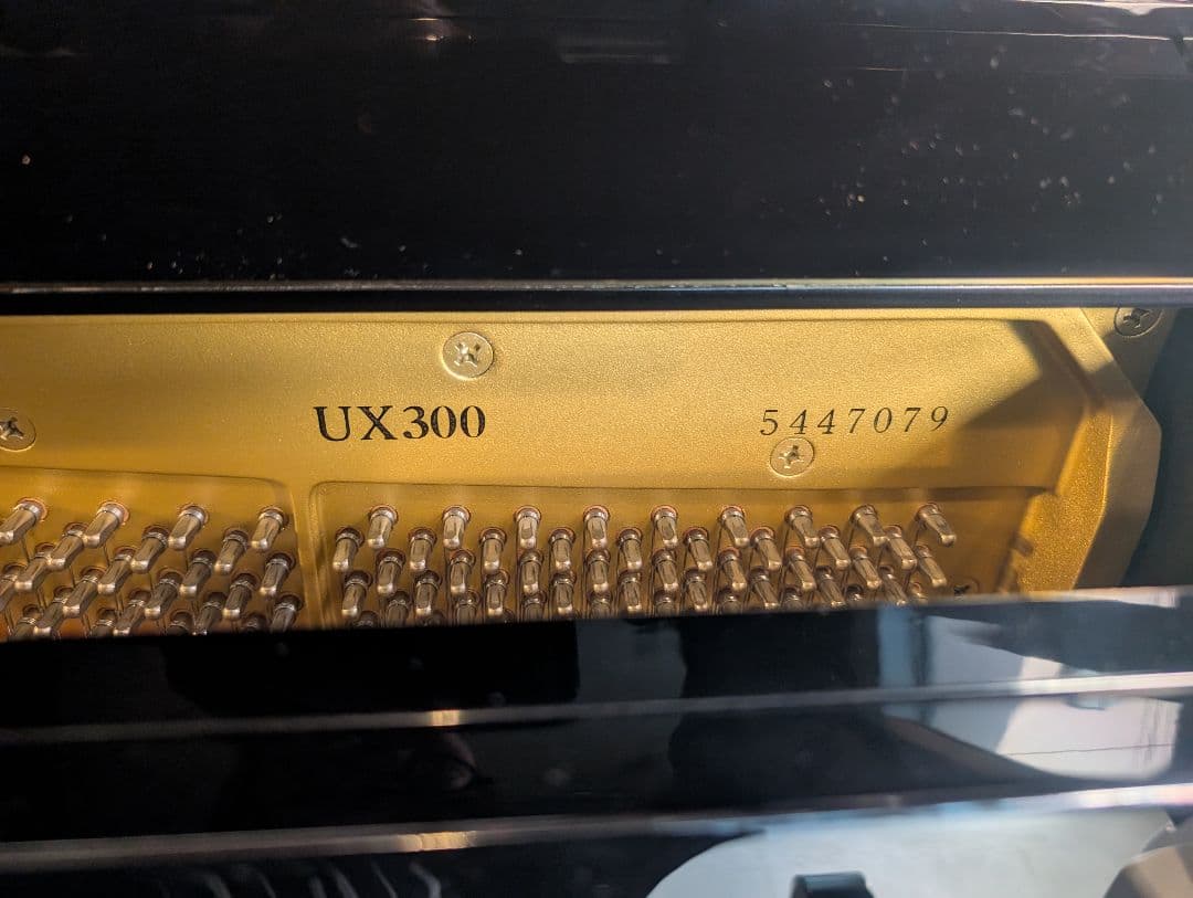 ​ヤマハ UX300 アップライトピアノ