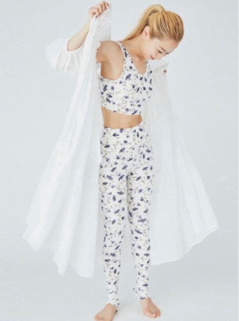 極美　emmi×aya エミヨガ×アヤ　コラボ　ヨガウェア　スミグレー　サイズ０