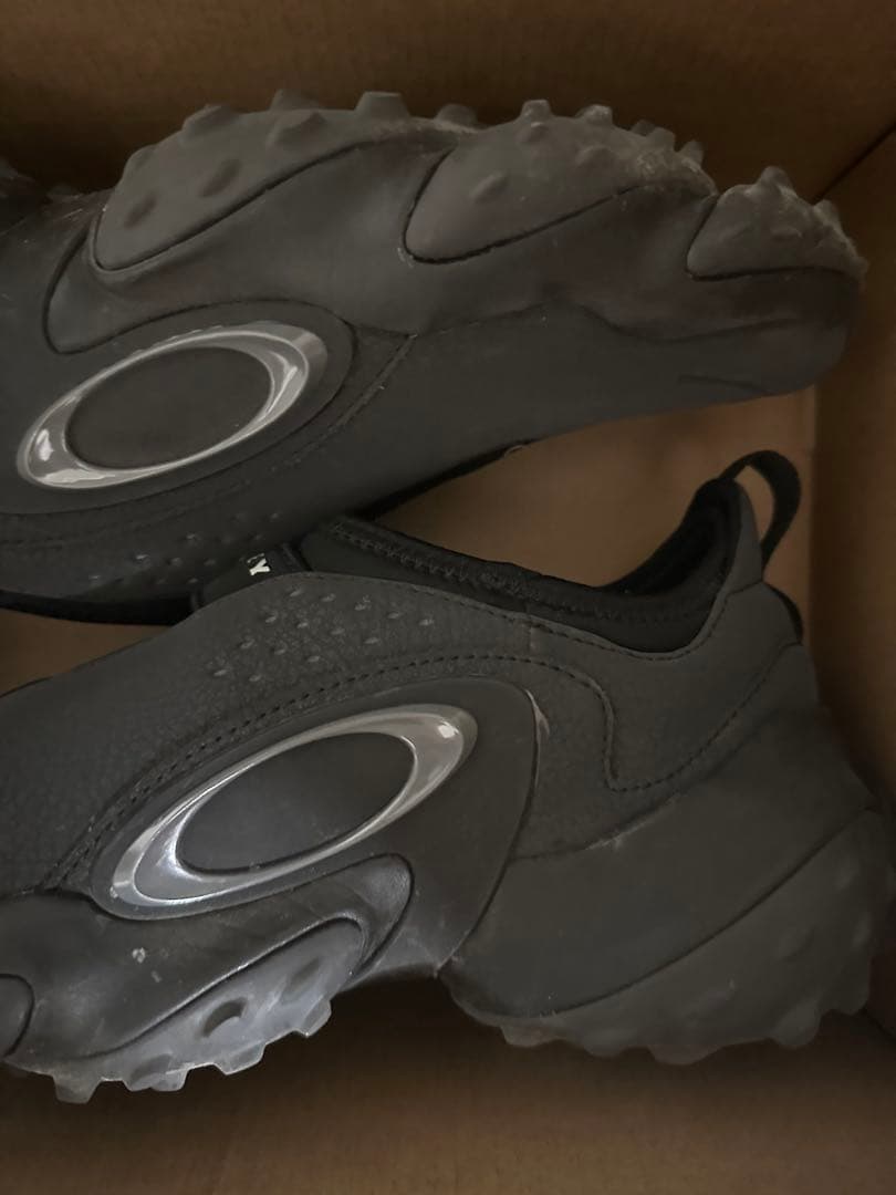 Oakley ブラック スリッポンシューズ