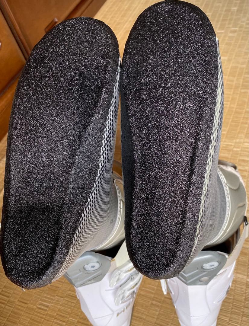 Völkl のスキーとHEADのスキー靴のセットレディース用（ストック付き）