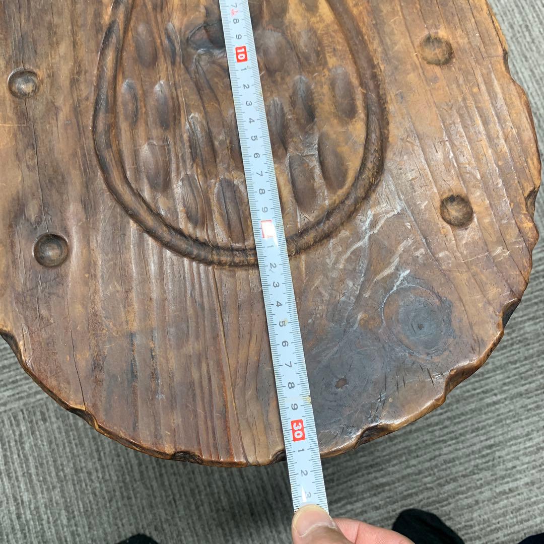 木製彫刻椅子3本脚