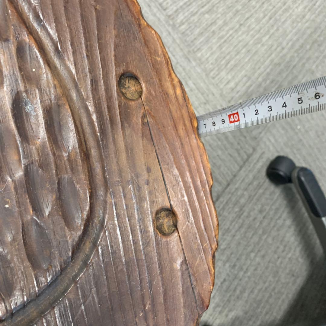 木製彫刻椅子3本脚