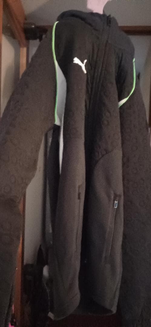 新品未使用Puma フルジップジャケット メルセデス・ベンツ