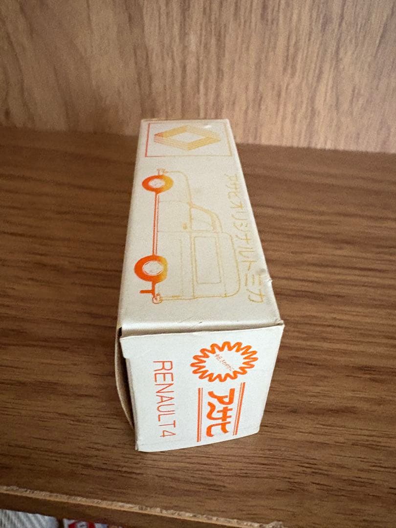 トミカ　アサヒショッピングセンター特注　ルノー4 フルゴネット　日本製