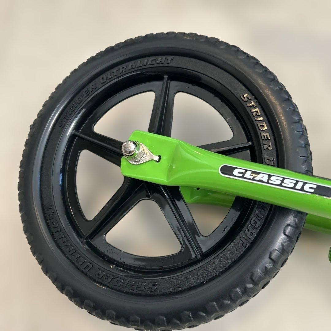 美品　STRIDER バランスバイク 緑色　ストライダー