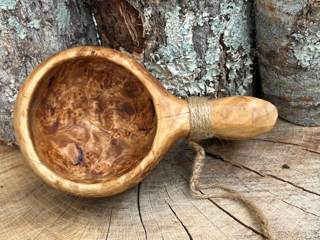 なつなつ　手彫り　ククサ　白樺　瘤　コブ　一点もの　ソロキャン　グル