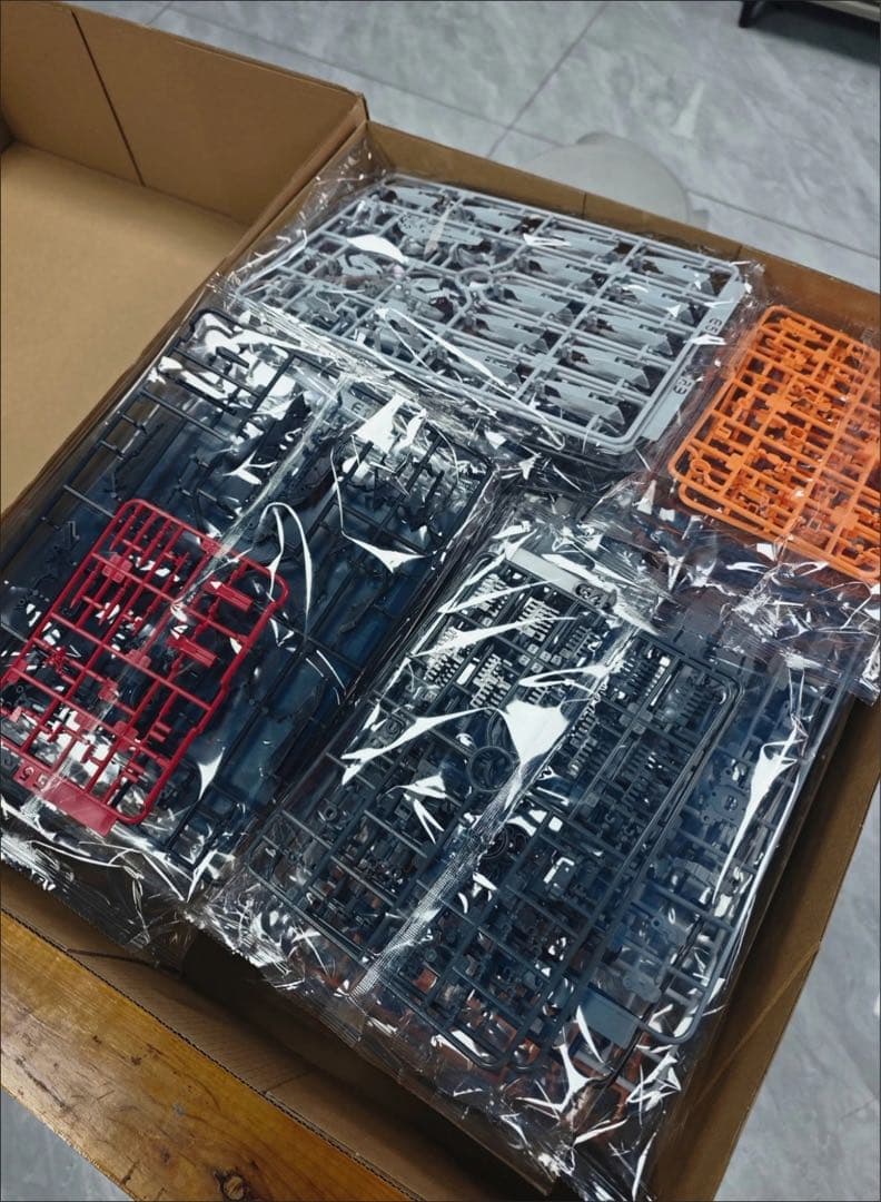 海外プラモ　 1/100 CMM-V νガンダム　ダブルファンネル付き