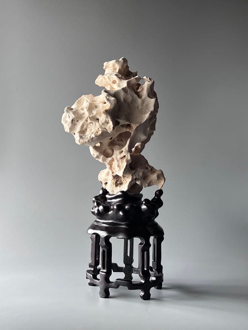 「星漢」　天然石　鑑賞石　飾り石　中国美術　置物　太湖石　台座付き　インテリア