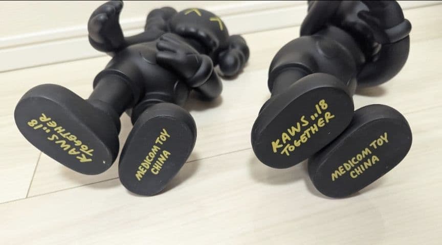 KAWS　フィギュア４体セット