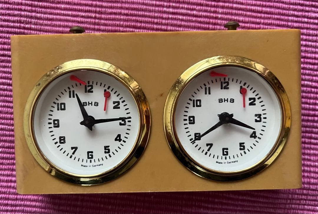 高級蛤碁石とヴィンテージドイツ製機械式Jerger Olympiaチェスクロック