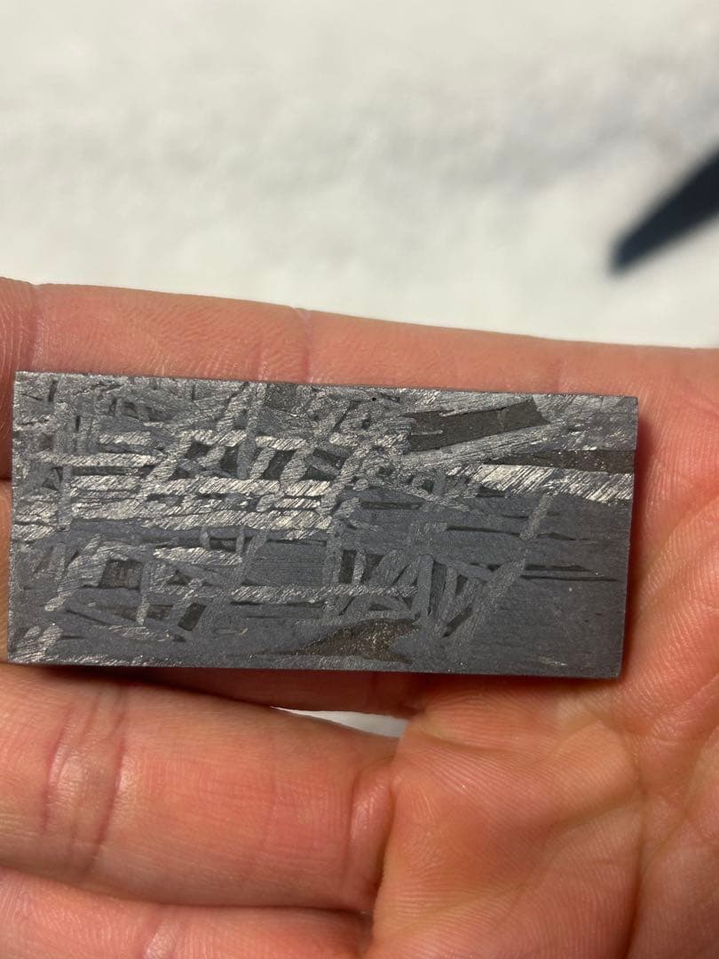 アルタイ鉄隕石。美しい長方形。約85.90