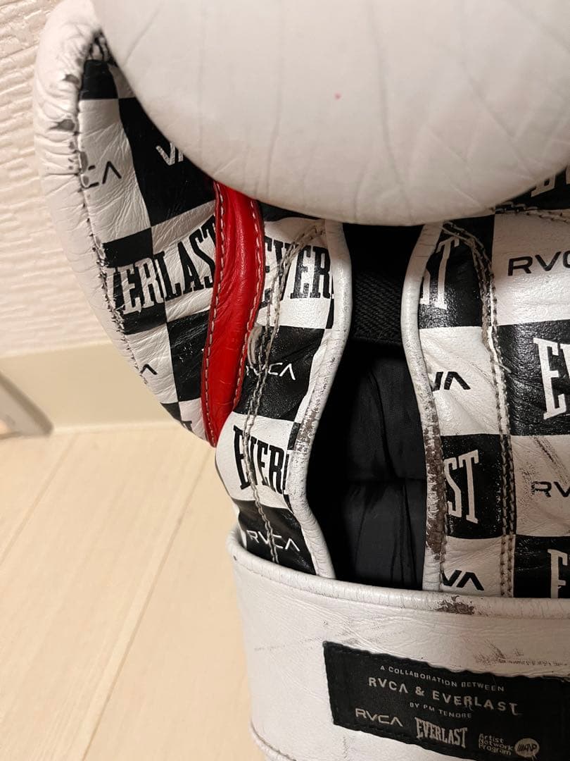 RVCA & EVERLAST 14 oz ボクシンググローブ 中古品