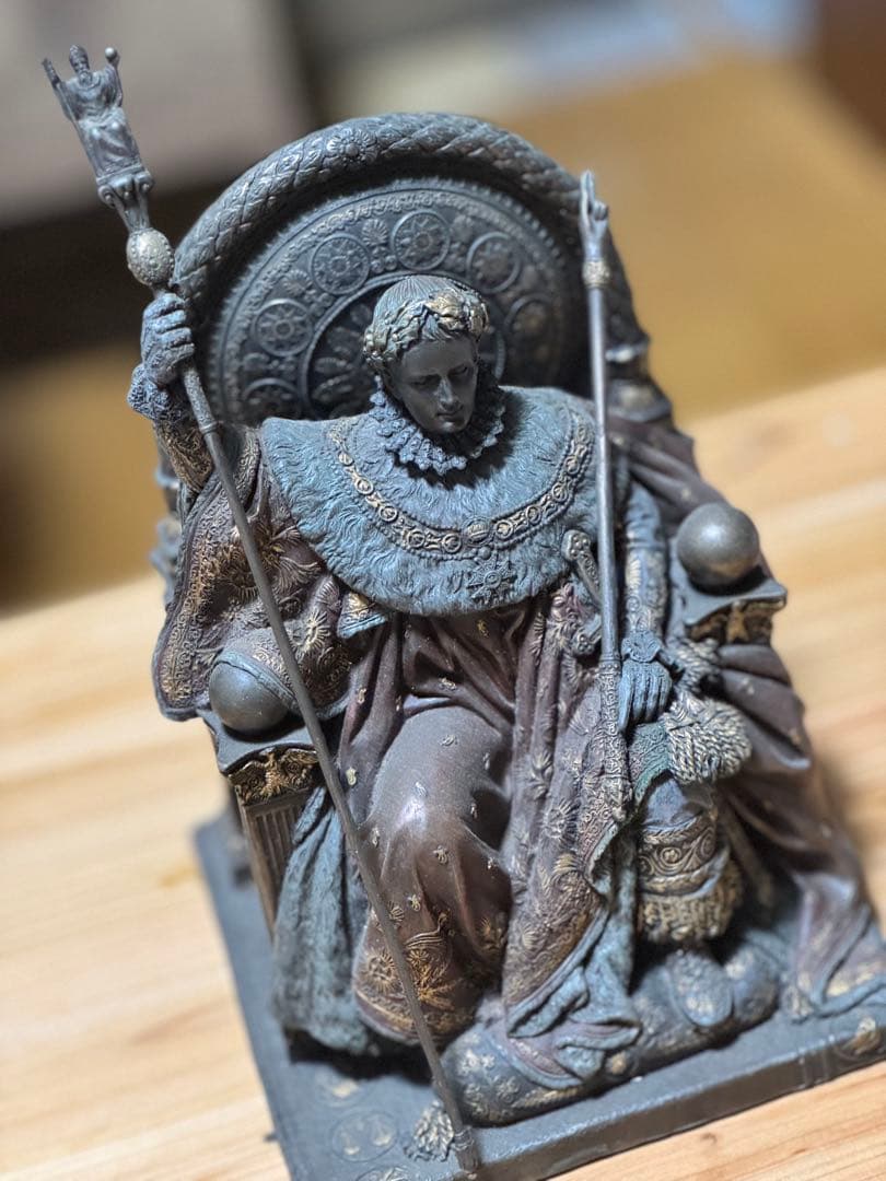 【フランス購入】エリザベス一世 女王像 高さ約30cm／背面装飾あり