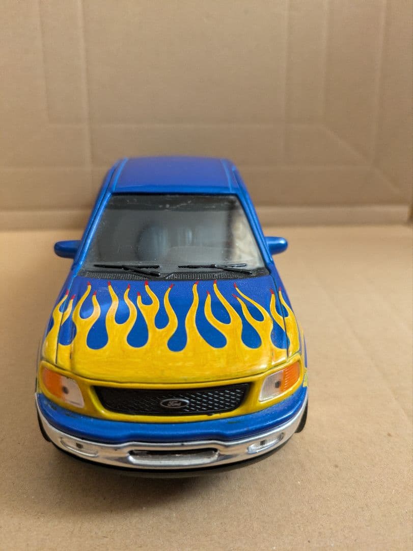 フォード F-150　フレアサイド・スーパーキャブ・ピックアップ　1/24