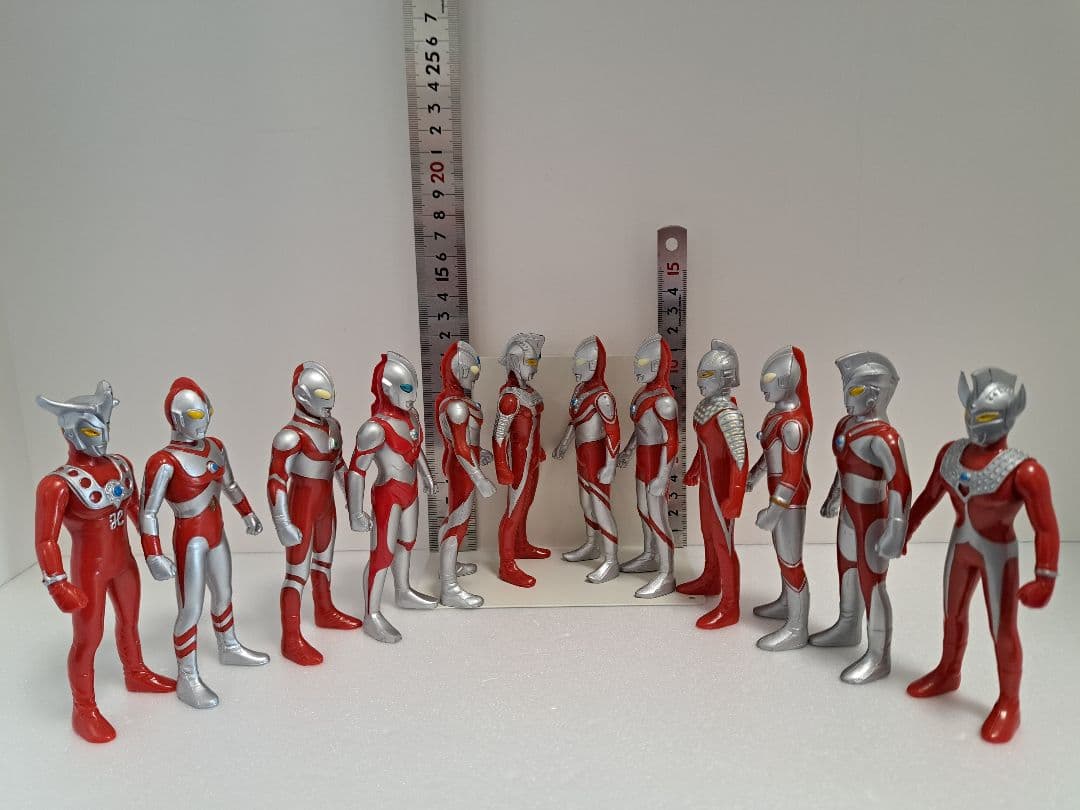 バンダイ「ベストウルトラマン」シリーズ塩ビフィギュア35体