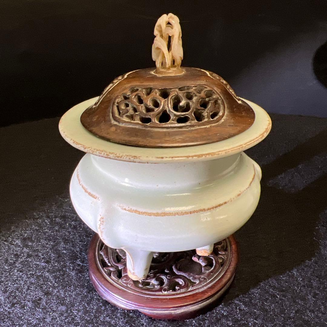 中国明時代　龍泉窯　白砡摘唐木台青磁香炉　木箱付　東Y8-0128☆2Fトカサ