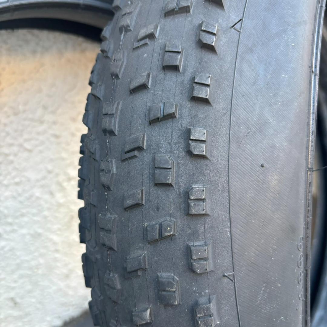 ファットタイヤ CHAOYANG 20×4.0 チューブ付き 程度良好山アリ