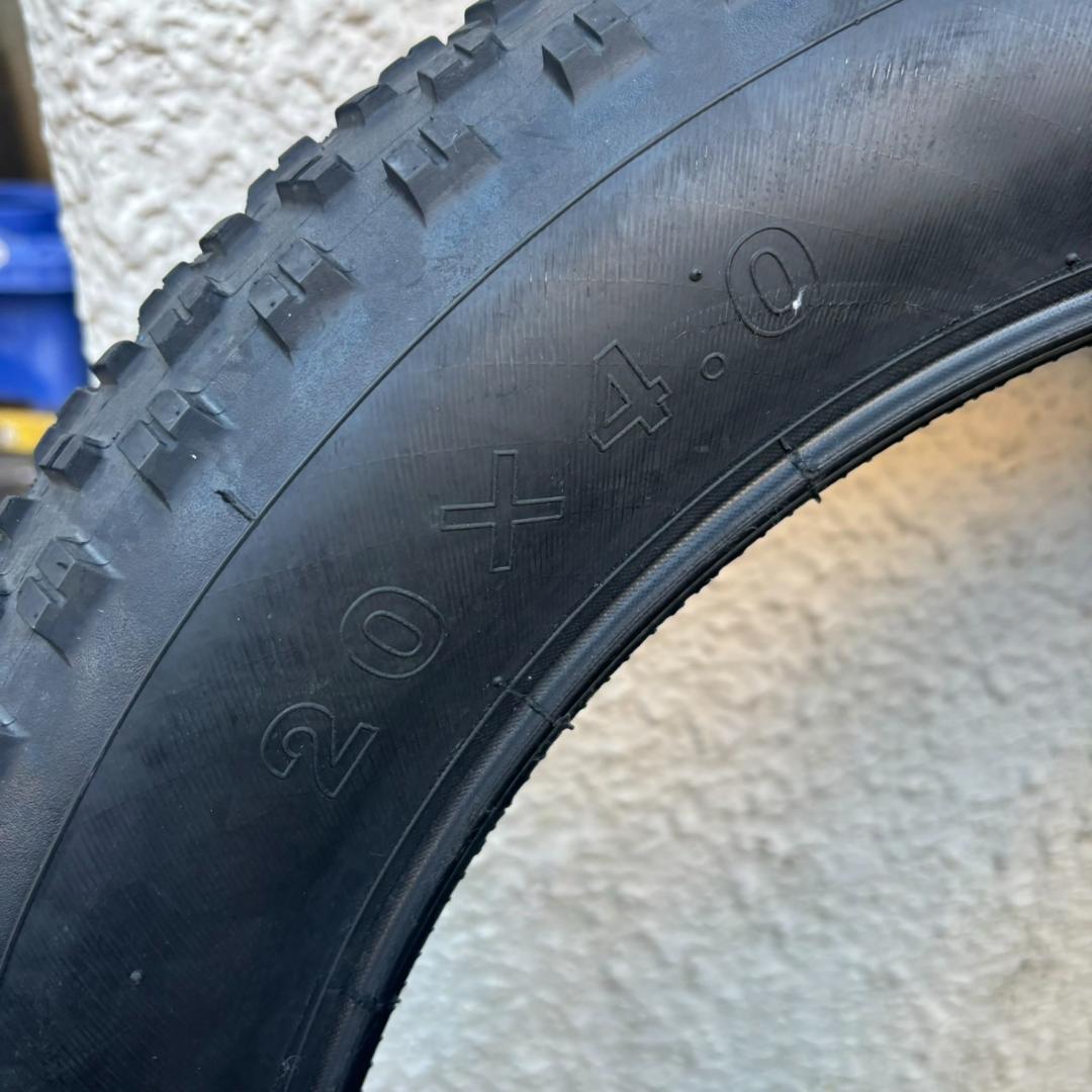 ファットタイヤ CHAOYANG 20×4.0 チューブ付き 程度良好山アリ