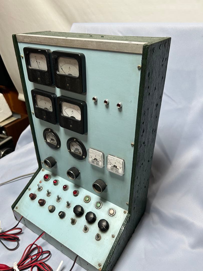 定電圧電源装置　3回路　【ジャンク】　レトロ