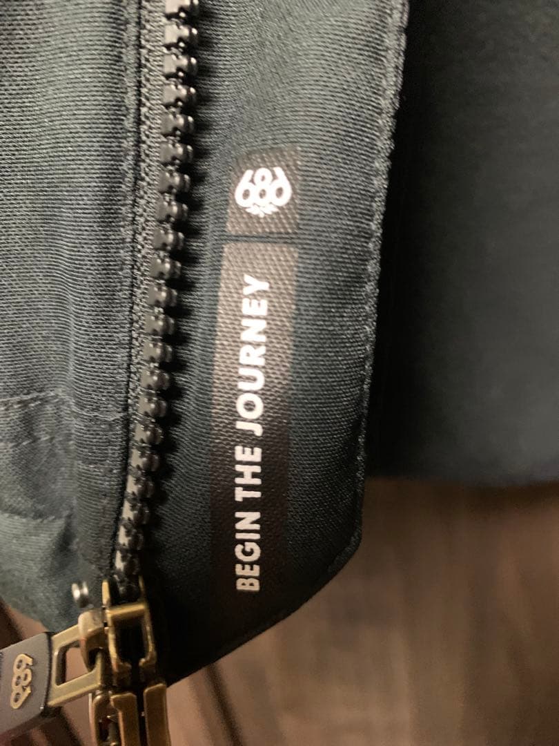 美品　686☆sixeightsix☆スノボーウェアMen's M
