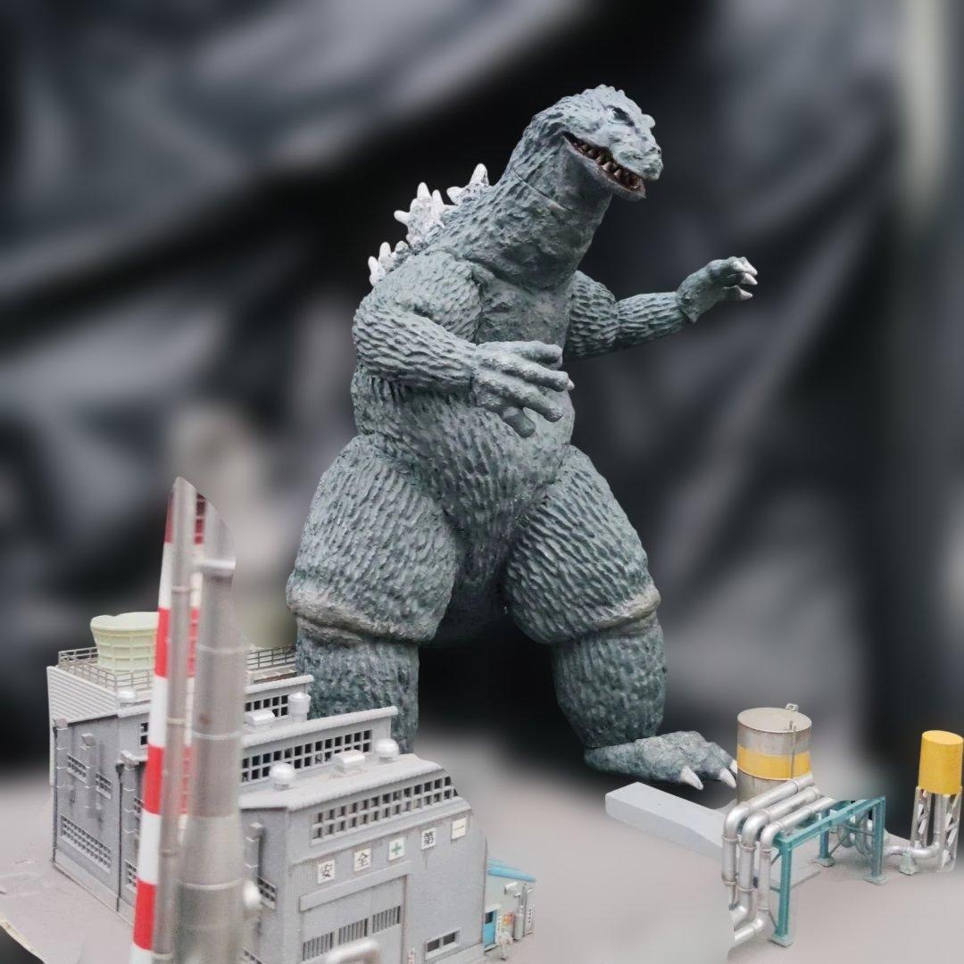 イノウエアーツＮATOキンゴジ。組み立て塗装済。ジオラマ付き！