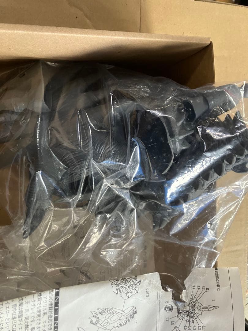 M*M様 BATTRA 成虫　幼虫　海洋堂1/400 ソフトビニールキット２つセ