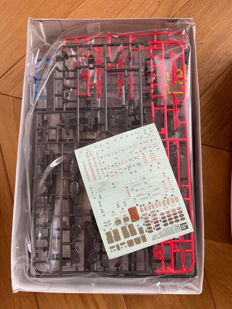 RG フリーダム 上海ガンダムベース限定HGデスティニー HGレジェンドガンダム